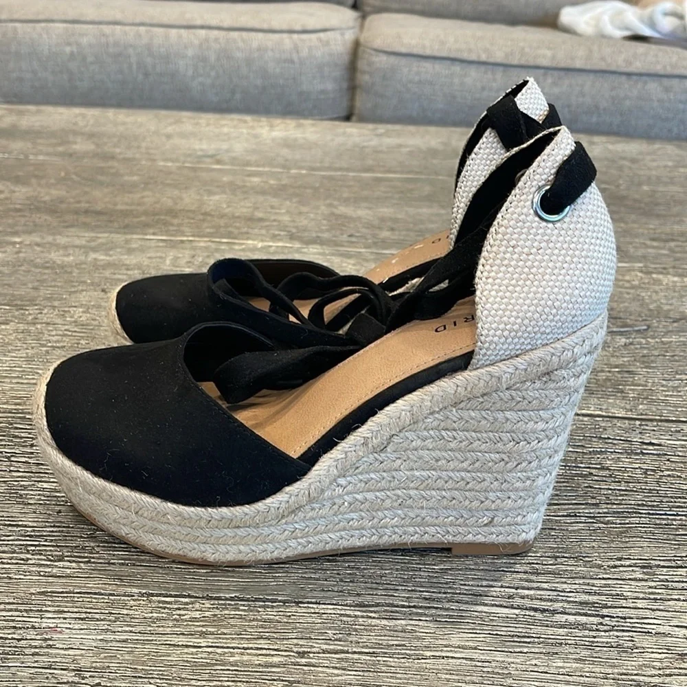 Torrid 9WW 9 Wide Sexy Black Platform Espadrille Canvas Wedge 4